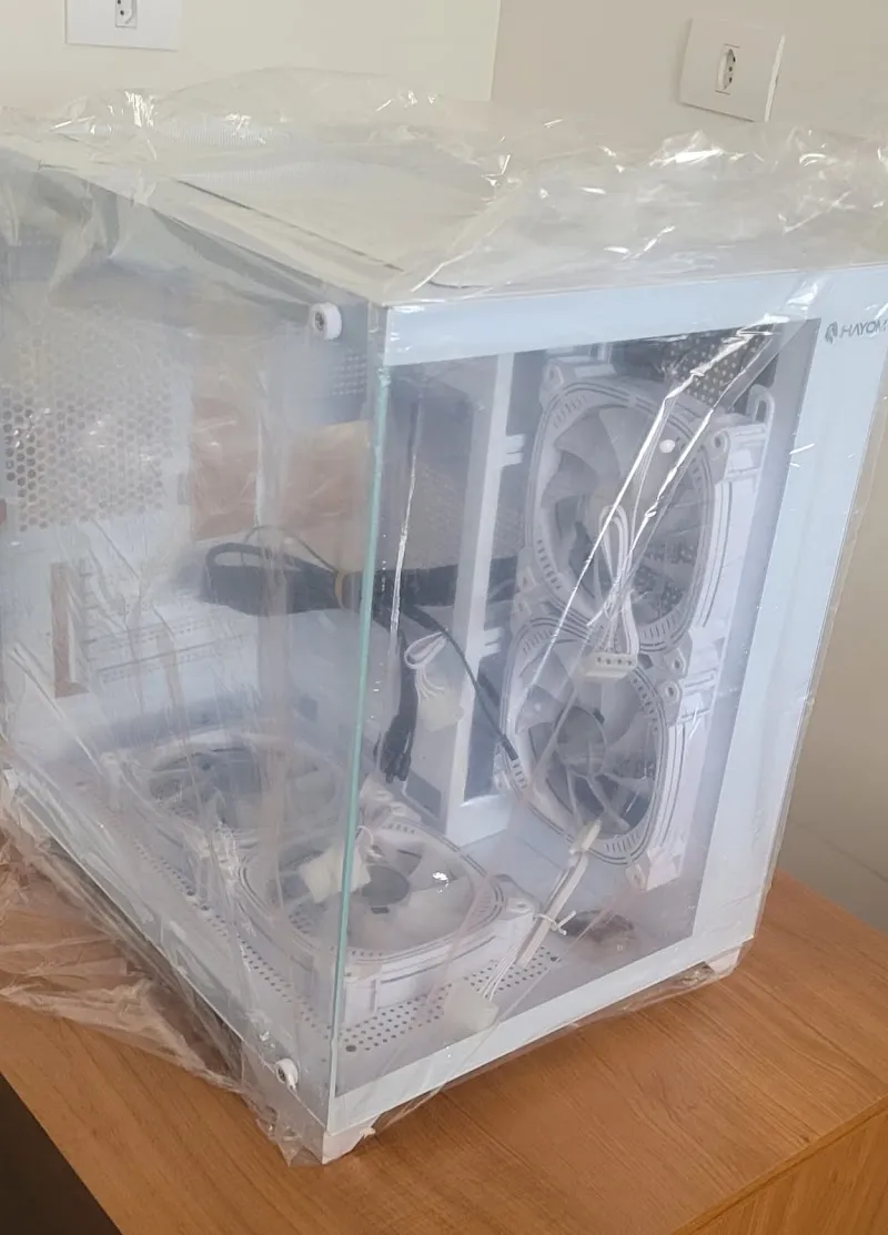 PC gamer montado do zero, foto enviada pela cliente na avaliação do Google